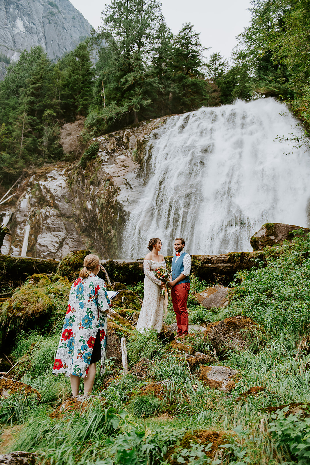 Adventure elopement at chatterbox falls