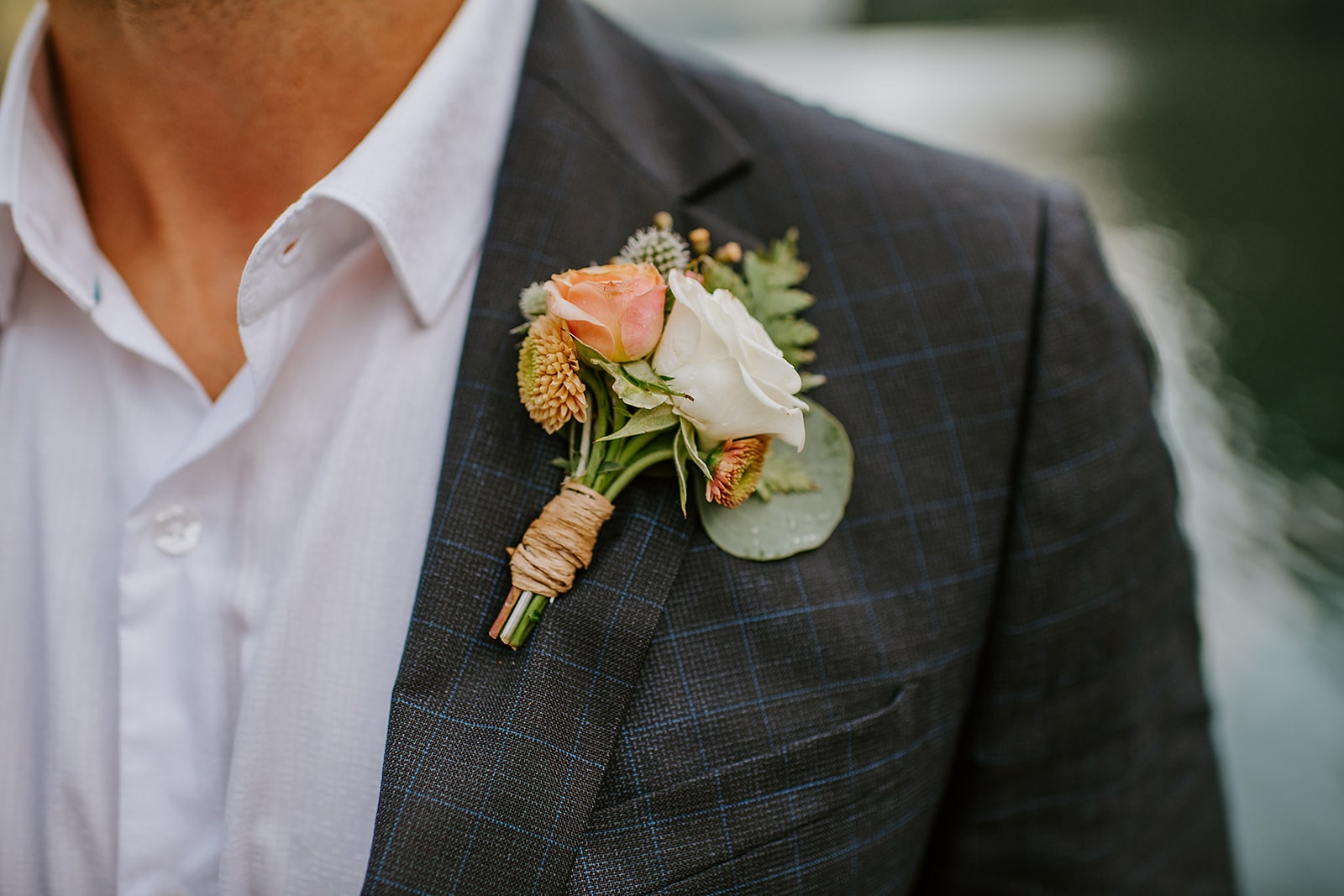 groom boutonniere